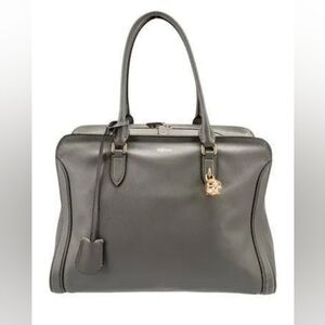 🤩🔥🔥🔥🔥Blow Out Sale Like New Closet Closeout Alexander McQueen Skull Bag.